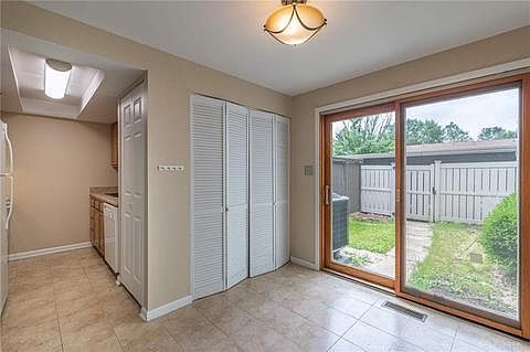 3rd image of 1442 Crown Point Ct