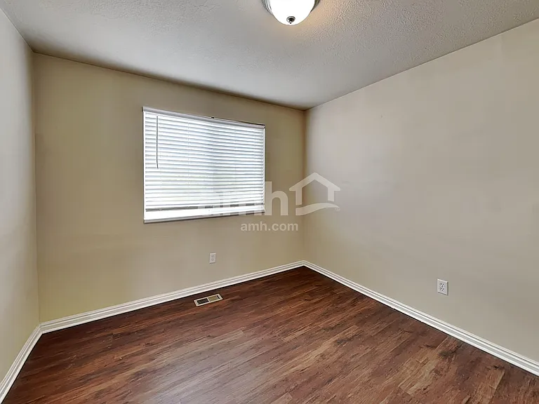 981 Stonehenge Dr — Photo 11