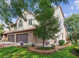 1273 Janas Ln, Lemont, IL 60439