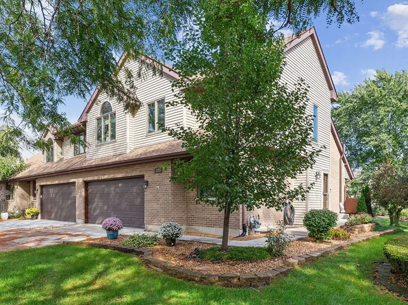 1273 Janas Ln, Lemont, IL 60439