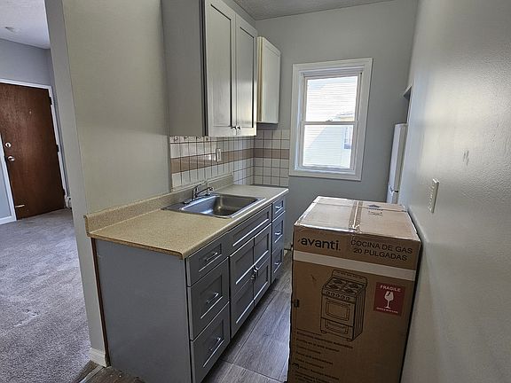3rd image of 150 W Main St APT 4
