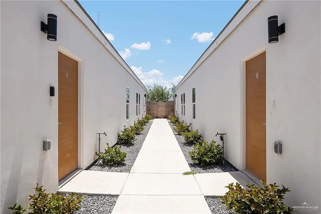2 bed, 2.0 bath, 1080 sqft, $1,200 — Photo 4