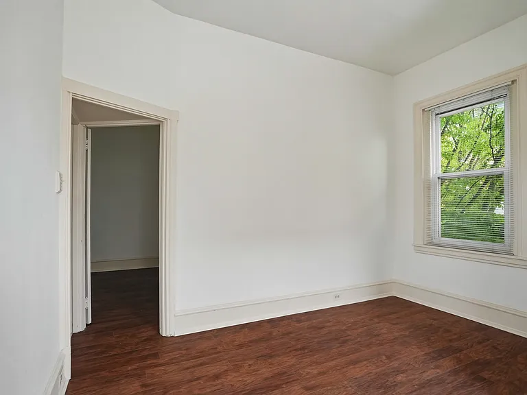 2441 Brown St #2F — Photo 5