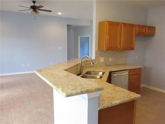 5th image of 405 Greenwood Dr