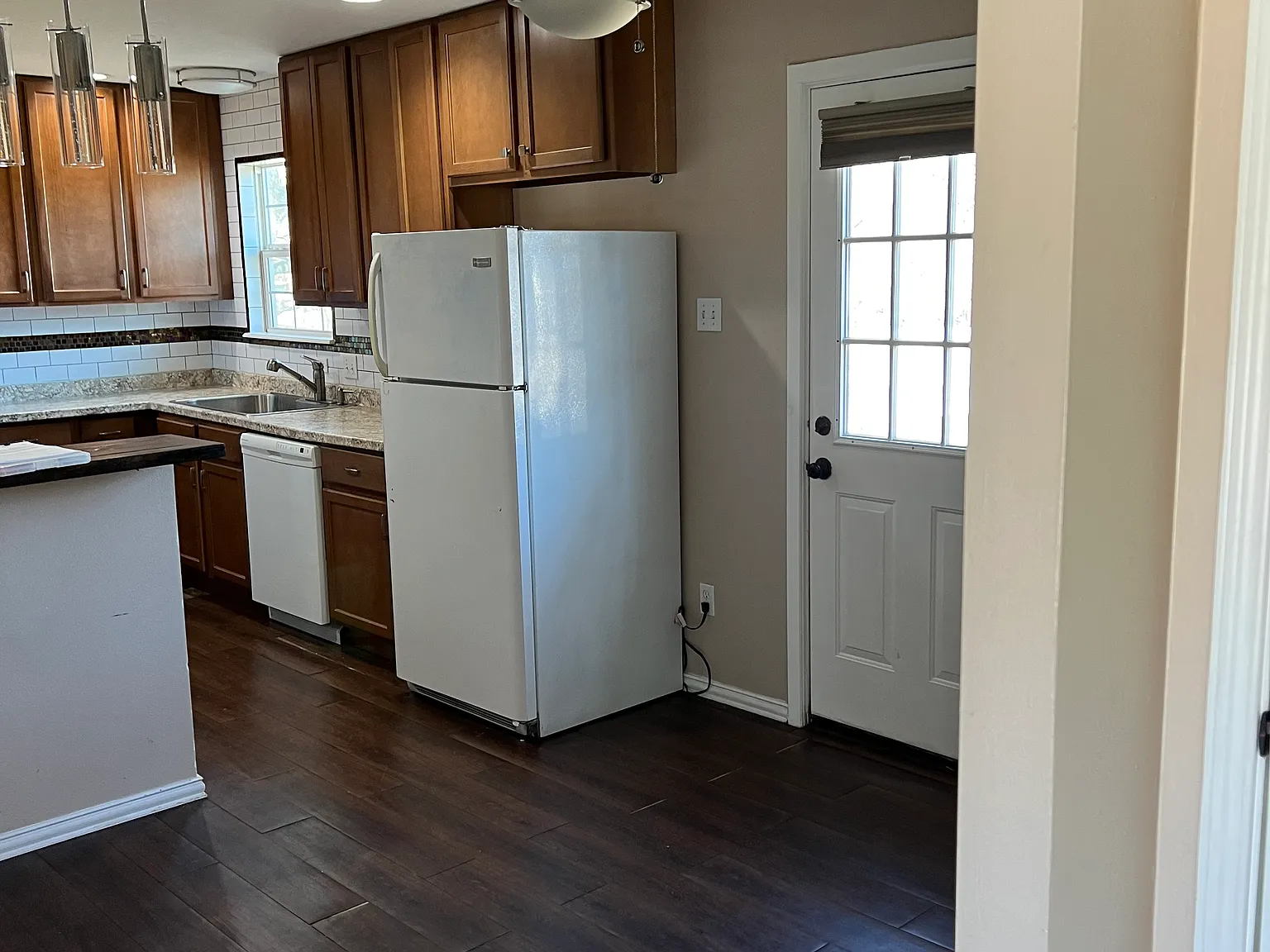 2 bed, 1000 sqft, $1,395 — Photo 2