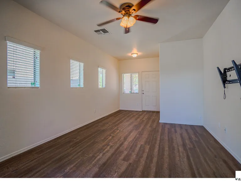 10225 W Camelback Rd #28 — Photo 4