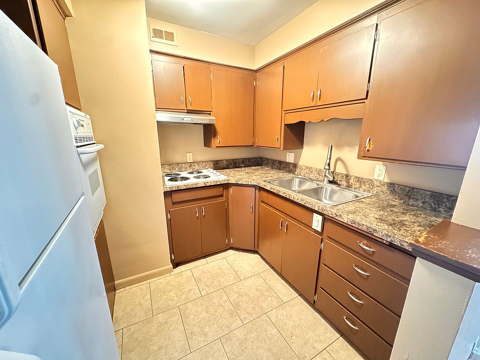 1st image of 1400 S 20th St #8