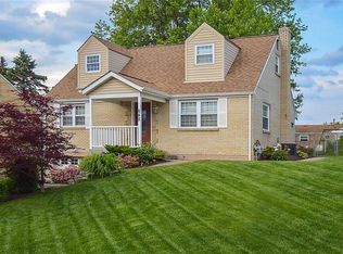 642 Regency Dr, Pittsburgh, PA 15239