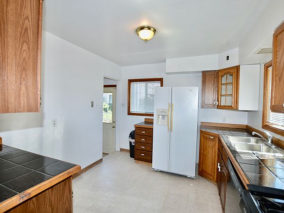 4th image of 803 Muriel St