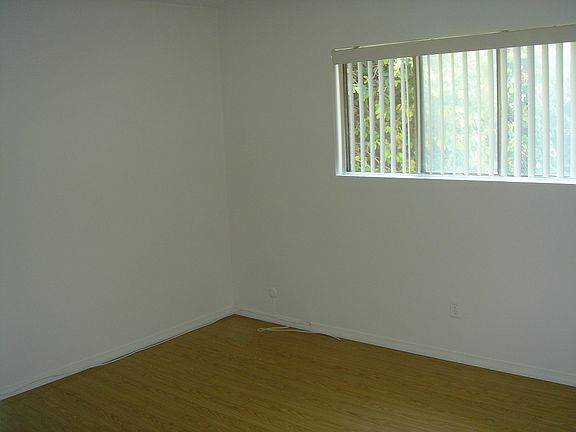 4th image of 116 N Alhambra Ave APT D