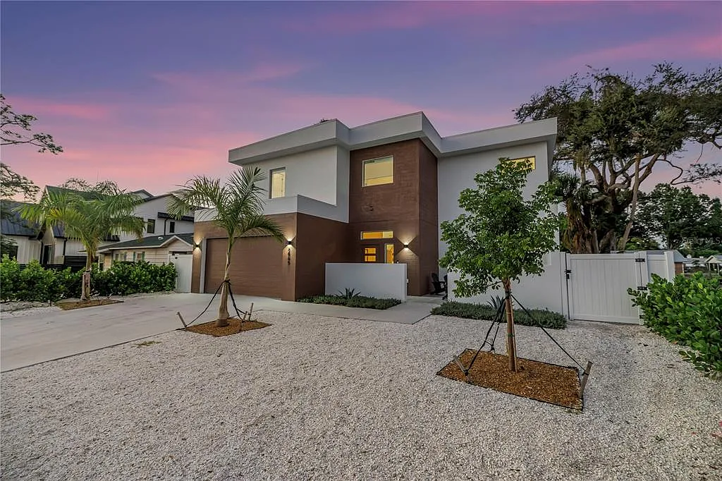 6 bed, 8.0 bath, 3677 sqft, $20,000 — Photo 3