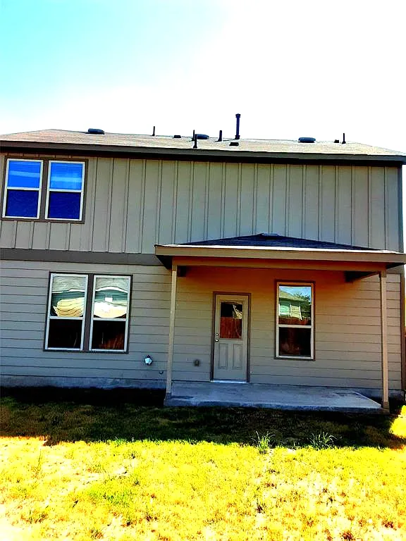 4 bed, 2139 sqft, $2,250 — Photo 2