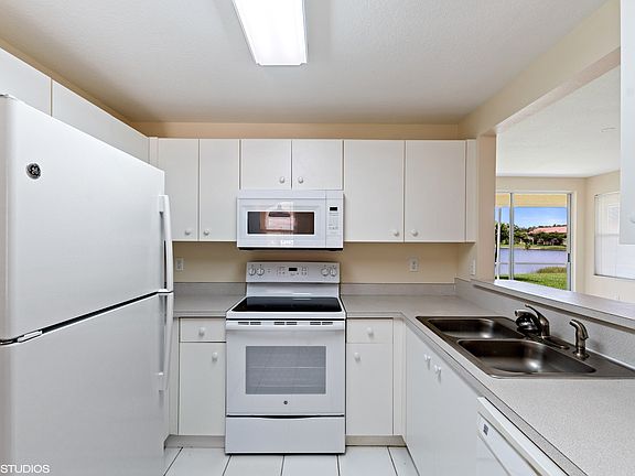 4th image of 2540 Aspen Creek Ln APT 102