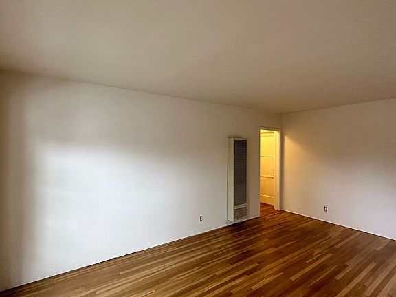 3rd image of 5520 Orange Ave APT B
