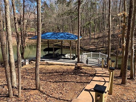 2nd image of 2200 Capes Cove Dr