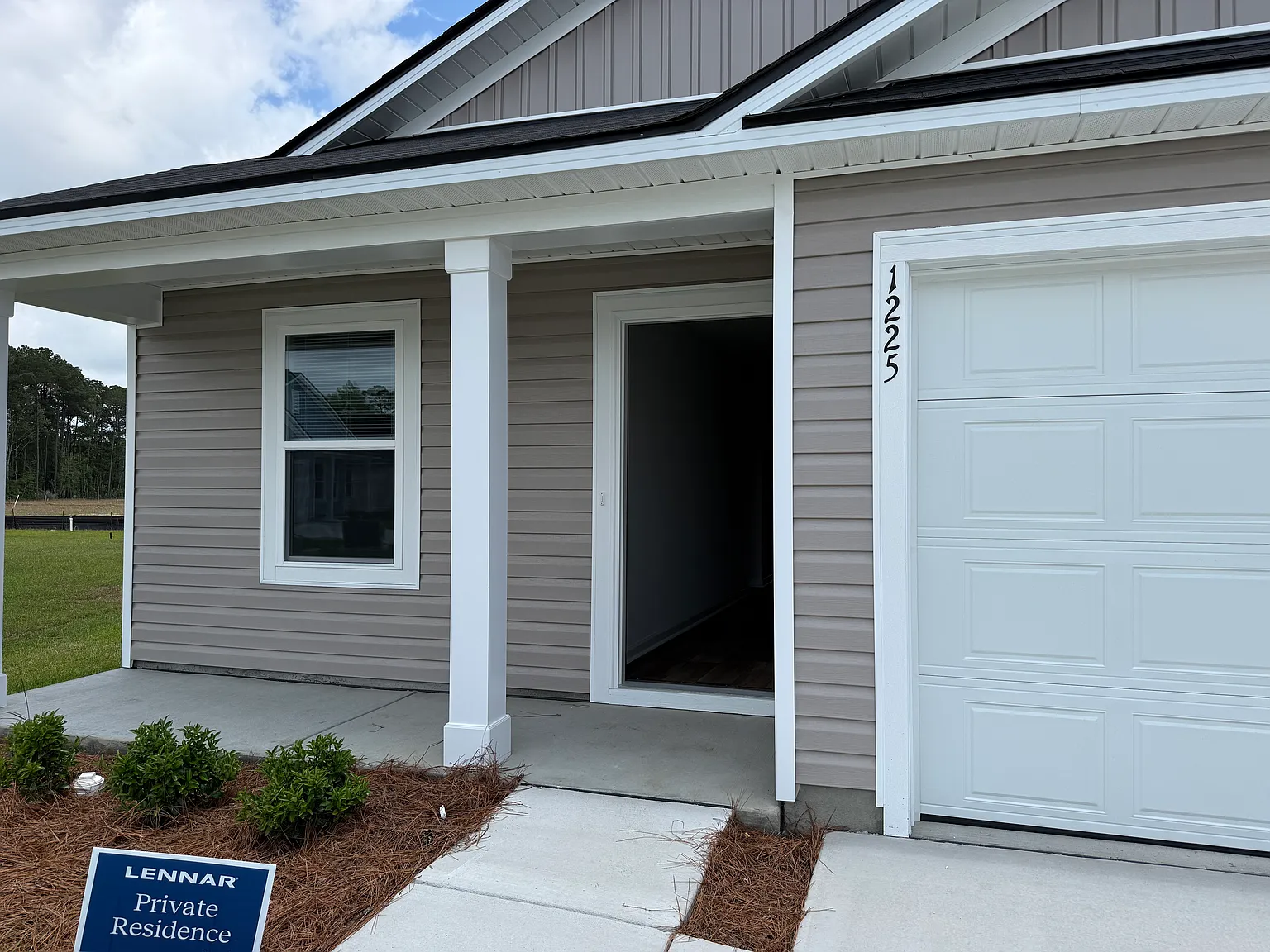 4 bed, 1666 sqft, $2,300 — Photo 2