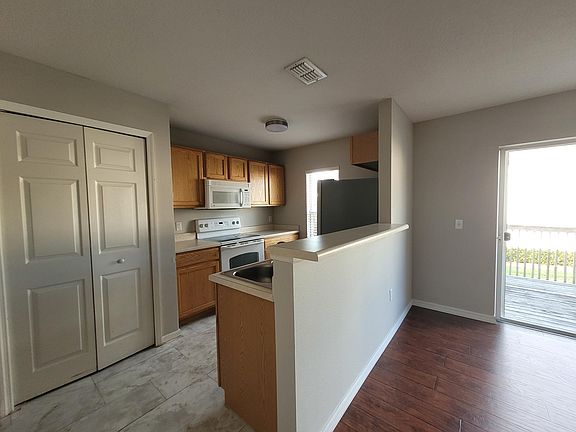 3rd image of 3805 Exeter Ln