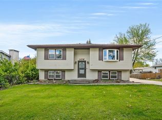 110 W Laura Ln, Knoxville, IA 50138