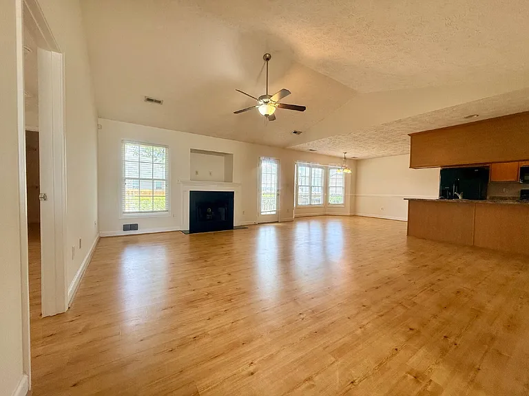 3019 Burton Dr — Photo 4