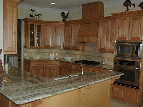4th image of 10 Southpointe Cir