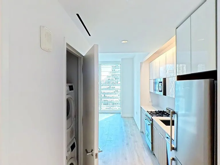 242 W 53rd St #17B — Photo 16
