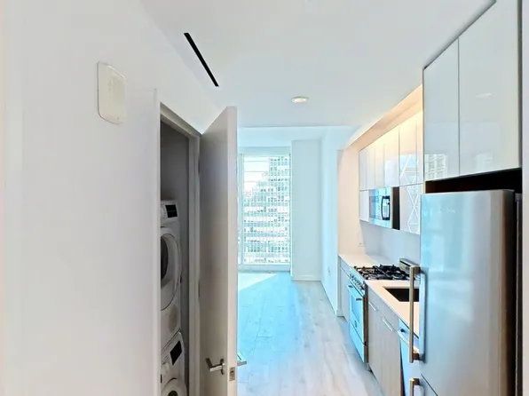 242 West 53rd Street image 6 of 22