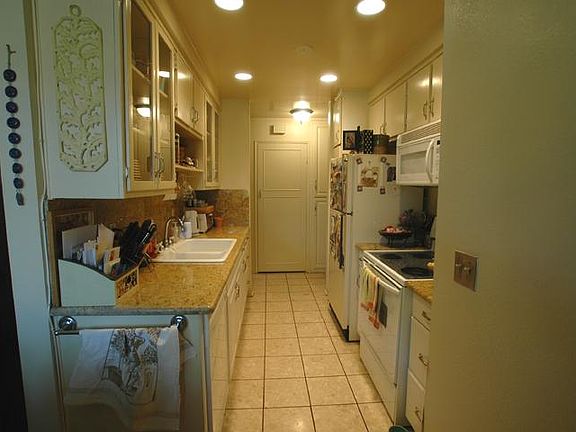 4th image of 525 N Sycamore Ave APT 307