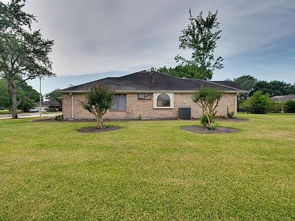 4th image of 802 Birchview Ct