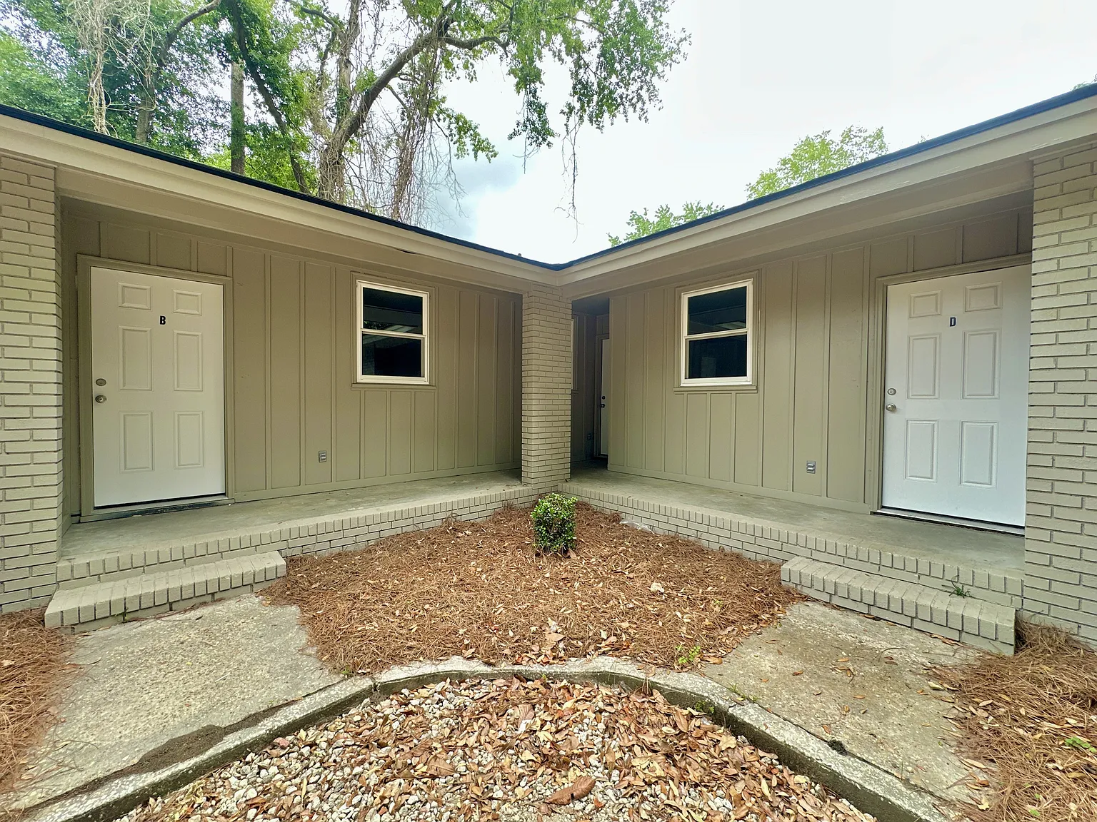 303 East Ann Street - E — Photo 1