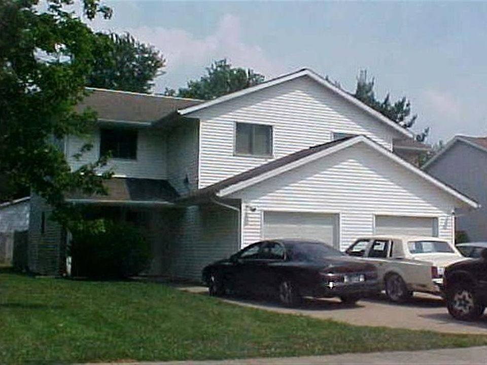 1st image of 401/403 S Village Ct