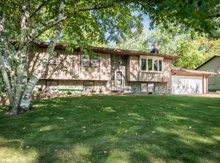5 Park Lane Ct, Eldridge, IA 52748