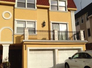1551 215th St, Flushing, NY 11360
