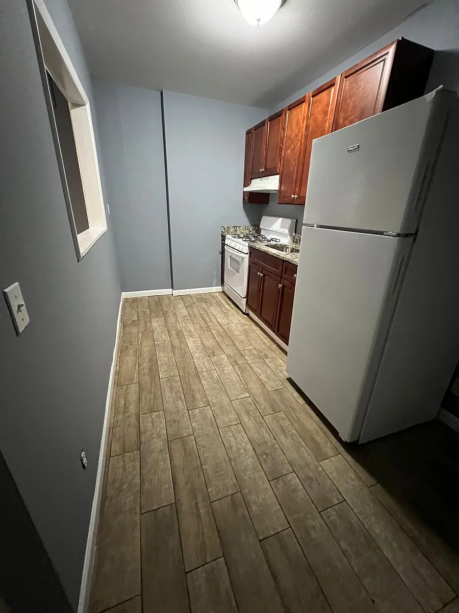 Building Photo - 728 N Madison St #1