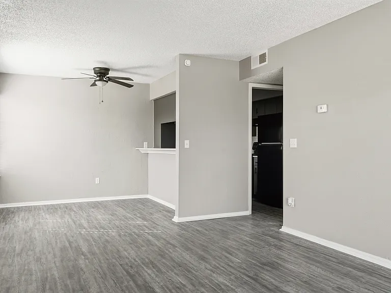 Rosemont Apartments — Photo 8