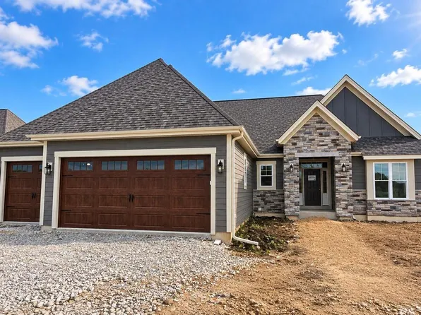 1607 Sauk TRAIL, Waukesha, WI 53189