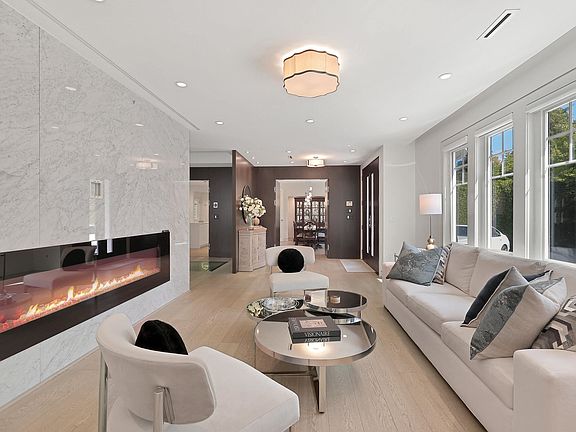 5th image of 1407 W 33rd Ave