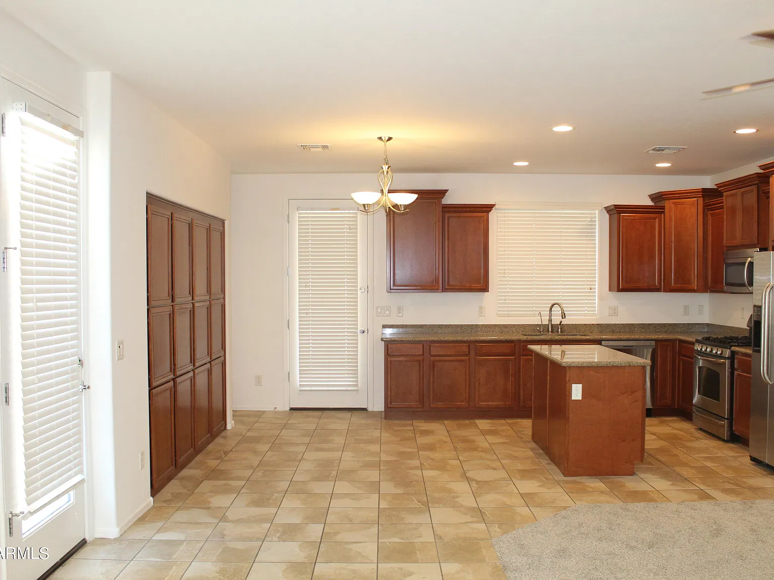 4 bed, 3.0 bath, 2096 sqft, $2,695 — Photo 4