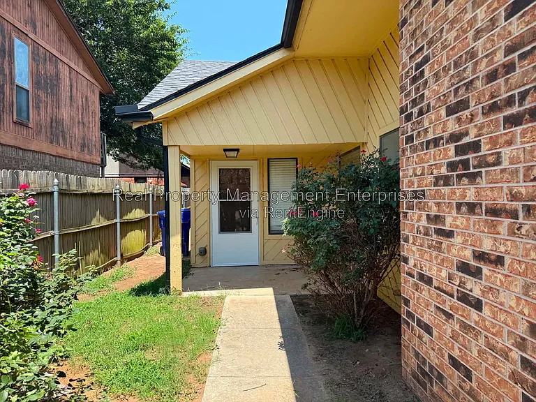 4105 Heritage Place Dr — Photo 1