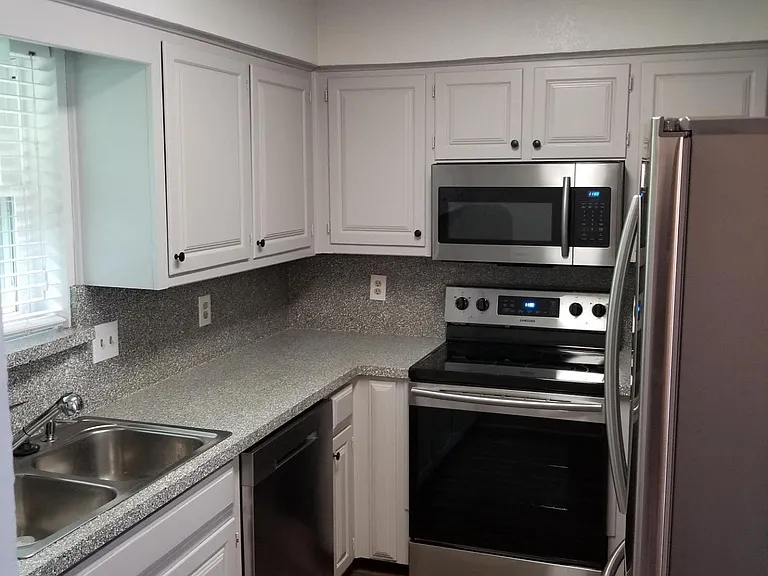2430 Lakeview Cir — Photo 5