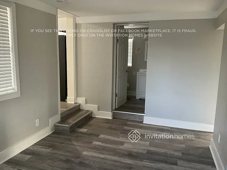 450 Iris Rd — Photo 4