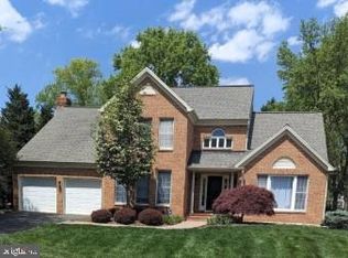 15253 Surrey House Centreville Vl, Centreville, VA