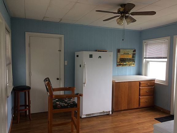3rd image of 205 Memorial Dr