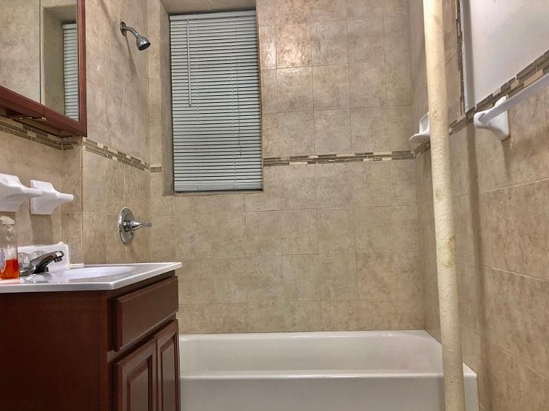 2nd image of 487 Garfield Ave APT 2