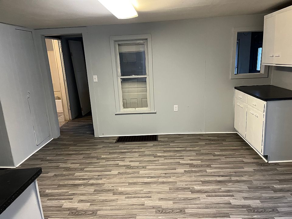 2nd image of 200 Harriet St