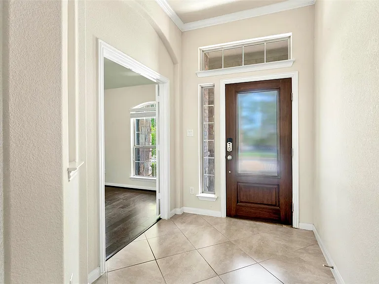 1005 Fountain Grass Way — Photo 3