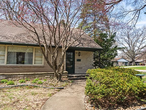 4th image of 810 Woodlane Ave