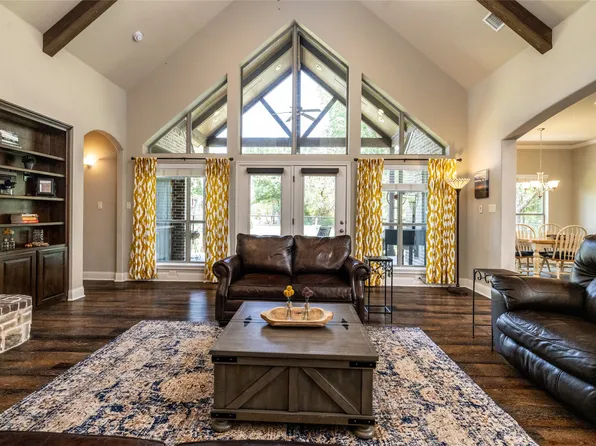 1703 Adams Ln, Azle, TX 76020