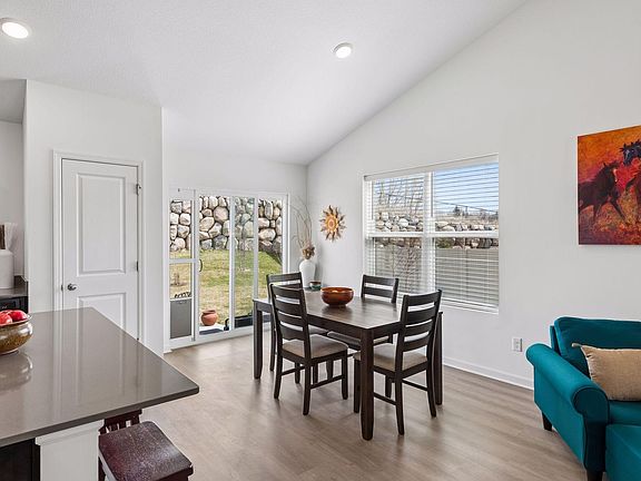 4th image of 1114 Meadow Ln