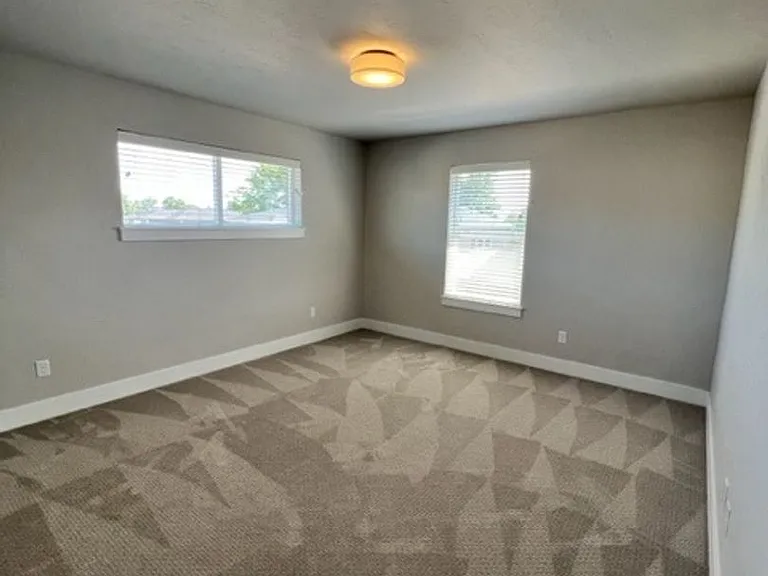 2755 SW Greens Blvd #13 — Photo 13