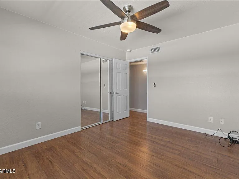4233 N Miller Rd — Photo 28